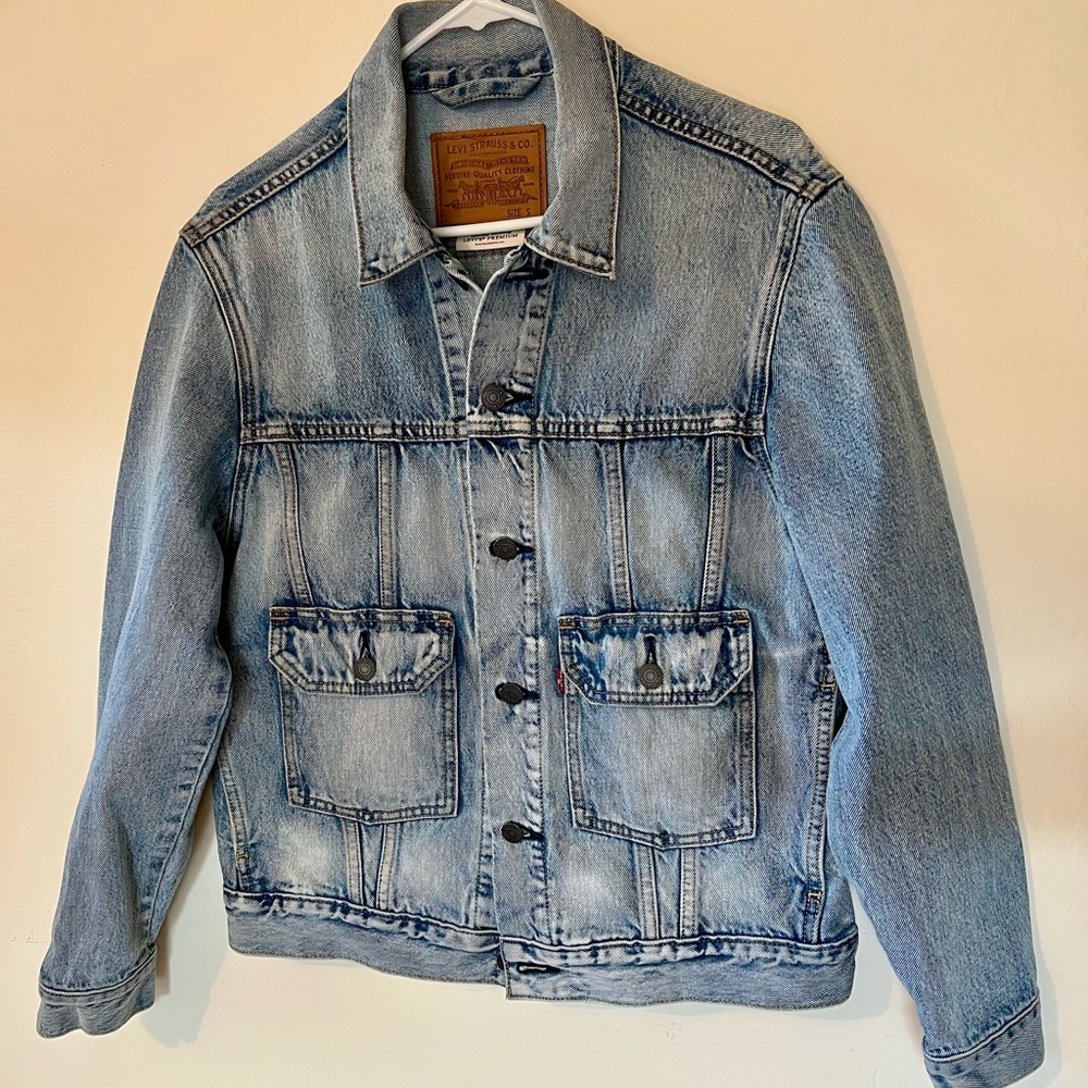 Levi's Men's Light Blue Denim Trucker Jacket